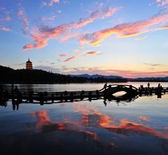 雷峰夕照