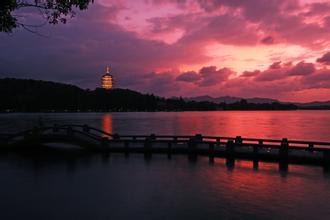 雷峰夕照