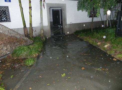 装修前下水管道不通畅导致积水