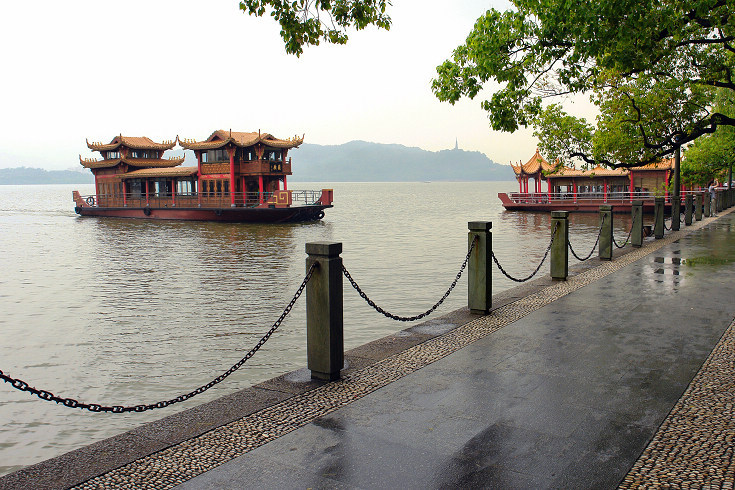 湖滨晴雨