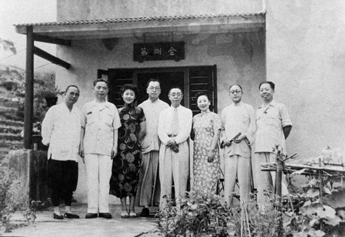 050-1950年摄于香港金刚第 左起 若瓢、钱瘦铁、王韵梅、唐云、陈方、蒋佩瑶、张炎夫、余伟