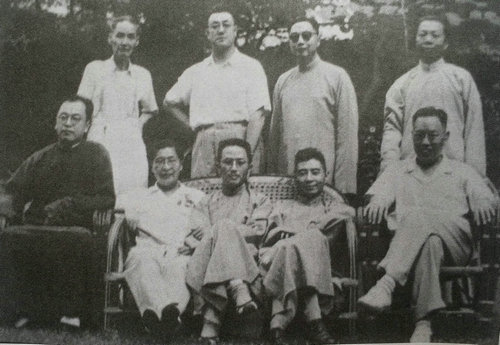 前排左起唐云、黄西爽、白蕉、陆南山，后排右一余伟，右二高逸鸿