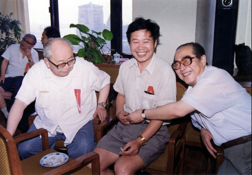 056-80年代，（左起）唐云、赵豫、程十发在画院