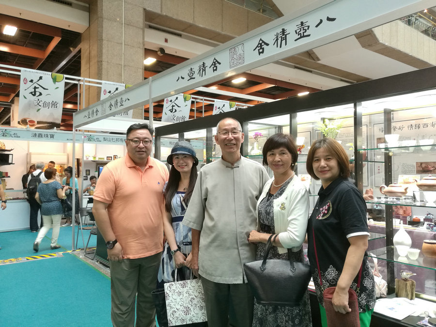 陶艺学会会长王秀玘及夫人
